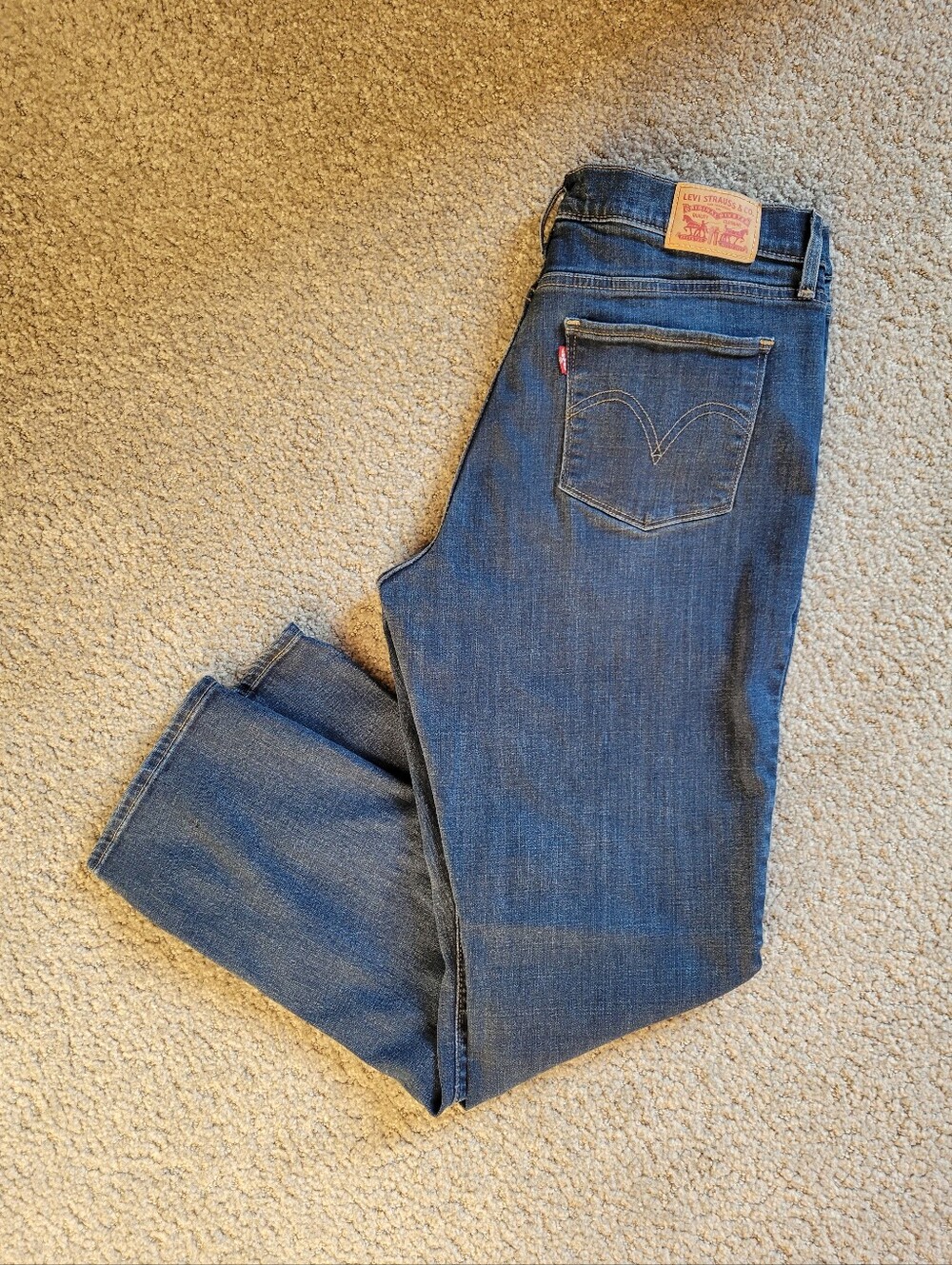 Levi's Classic Straight Jeans Medium Wash Blue Denim Womens 31